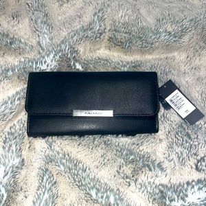 NWT Tahari Vegan Leather Trifold Wallet
